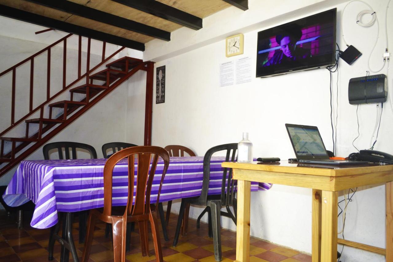 4 Grados Hostel Guatemala City Exterior photo