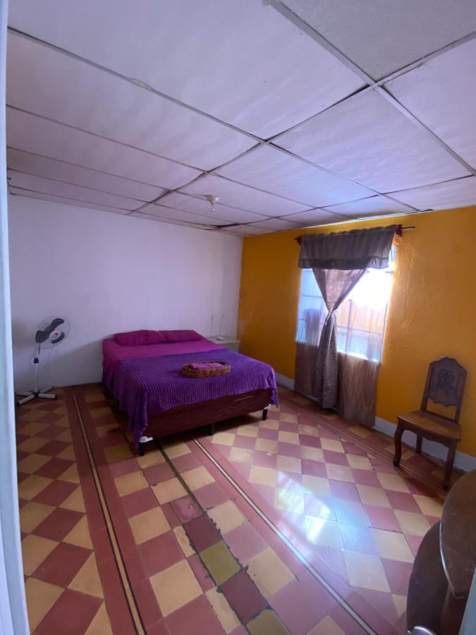 4 Grados Hostel Guatemala City Exterior photo